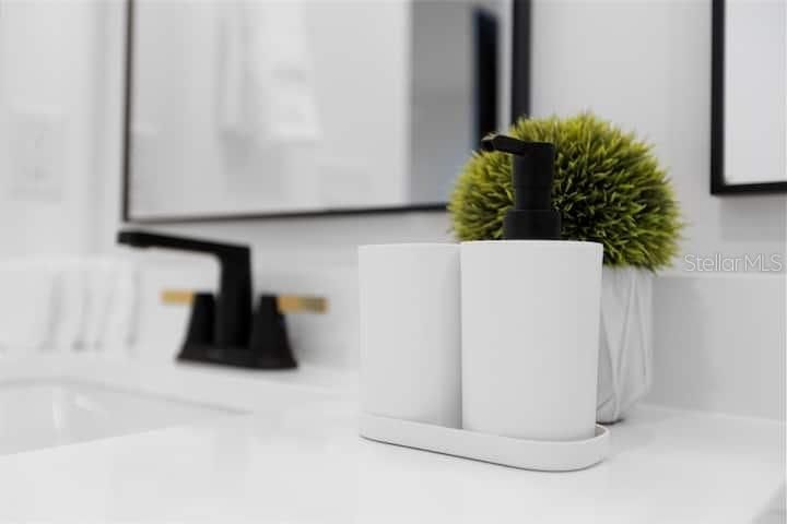 For Sale: $749,900 (3 beds, 2 baths, 1290 Square Feet)