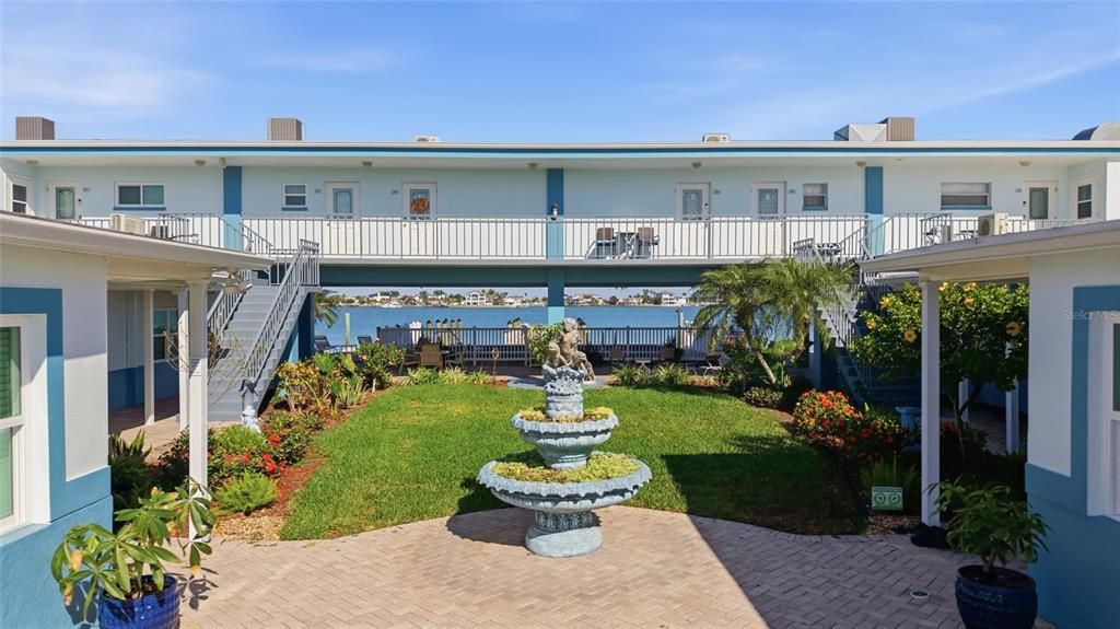 For Sale: $300,000 (1 beds, 1 baths, 411 Square Feet)