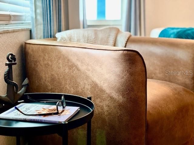 For Sale: $300,000 (1 beds, 1 baths, 411 Square Feet)