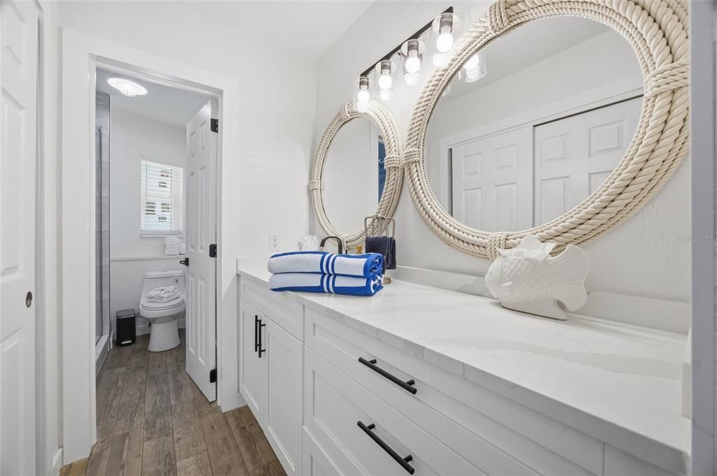 For Sale: $300,000 (1 beds, 1 baths, 411 Square Feet)