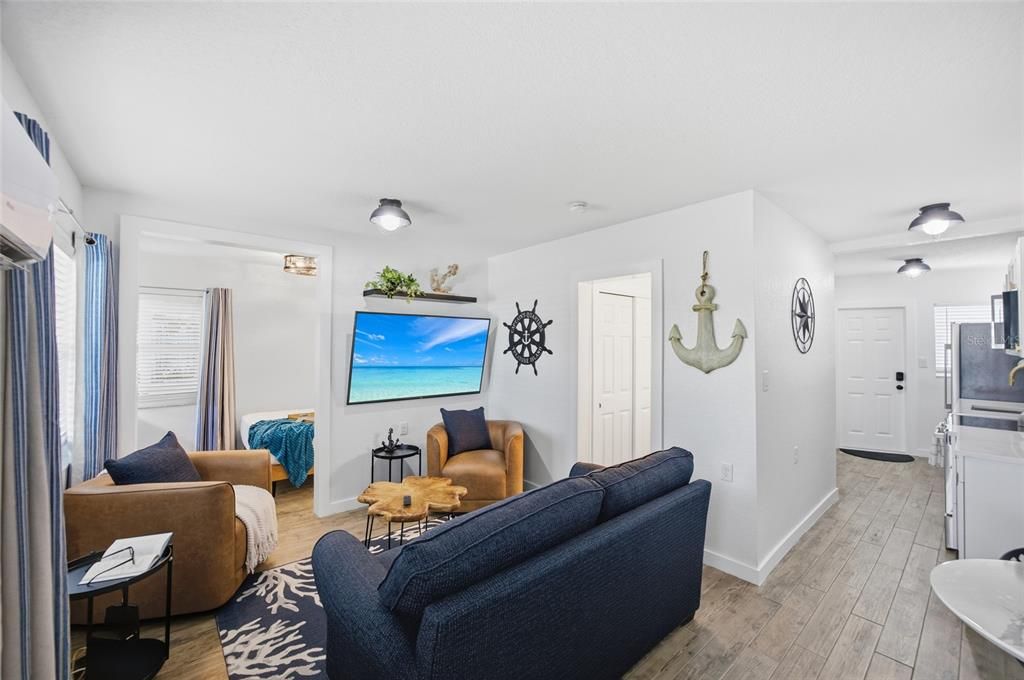 For Sale: $300,000 (1 beds, 1 baths, 411 Square Feet)