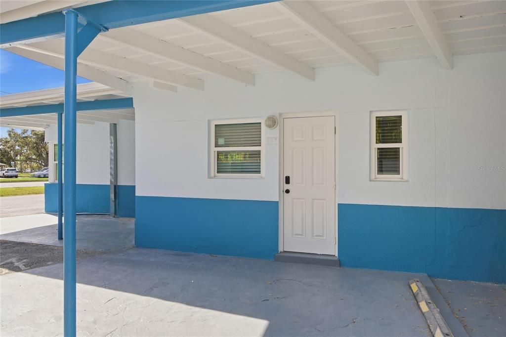 For Sale: $300,000 (1 beds, 1 baths, 411 Square Feet)