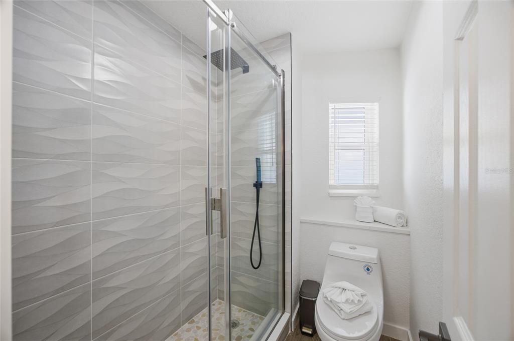 For Sale: $300,000 (1 beds, 1 baths, 411 Square Feet)