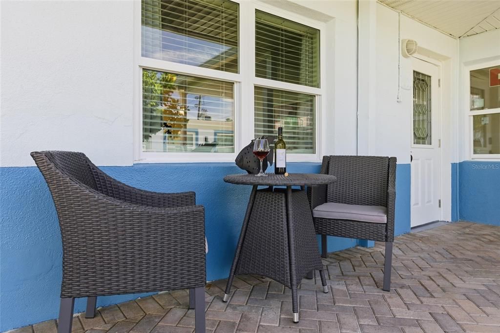 For Sale: $300,000 (1 beds, 1 baths, 411 Square Feet)