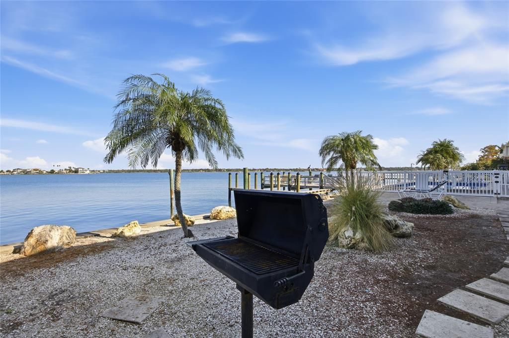 For Sale: $300,000 (1 beds, 1 baths, 411 Square Feet)