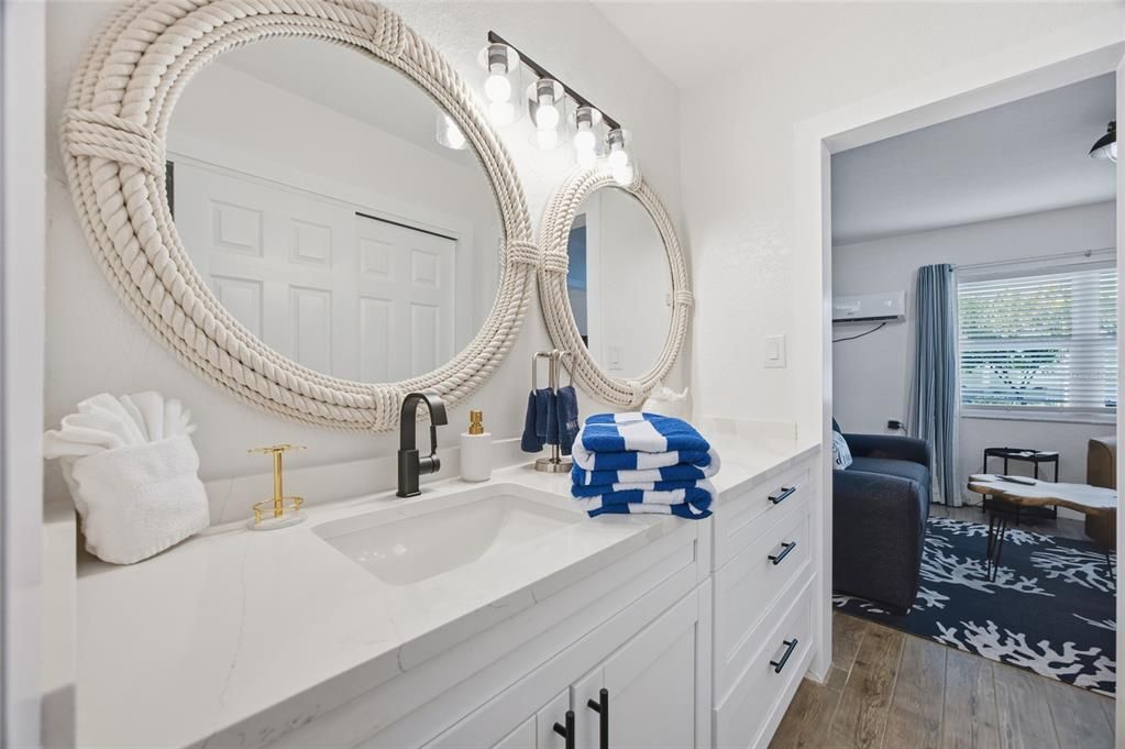 For Sale: $300,000 (1 beds, 1 baths, 411 Square Feet)