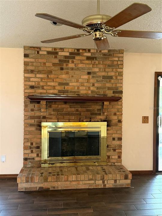 For Sale: $305,850 (3 beds, 2 baths, 1563 Square Feet)