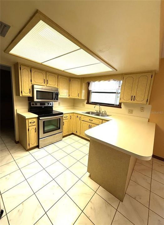 For Sale: $305,850 (3 beds, 2 baths, 1563 Square Feet)