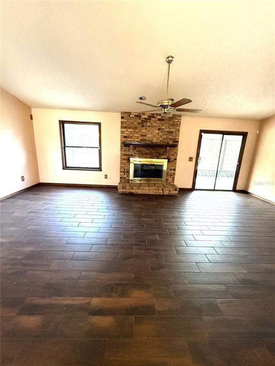 For Sale: $305,850 (3 beds, 2 baths, 1563 Square Feet)