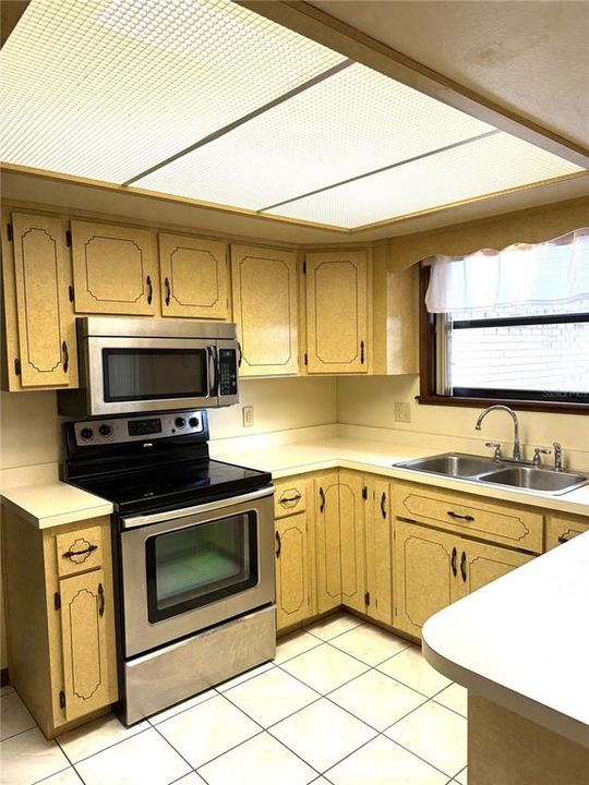 For Sale: $305,850 (3 beds, 2 baths, 1563 Square Feet)