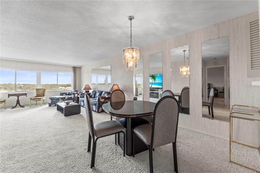 待售: $290,000 (1 贝兹, 2 浴室, 1050 平方英尺)