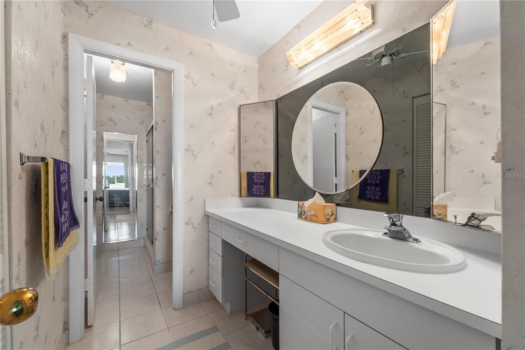 待售: $290,000 (1 贝兹, 2 浴室, 1050 平方英尺)