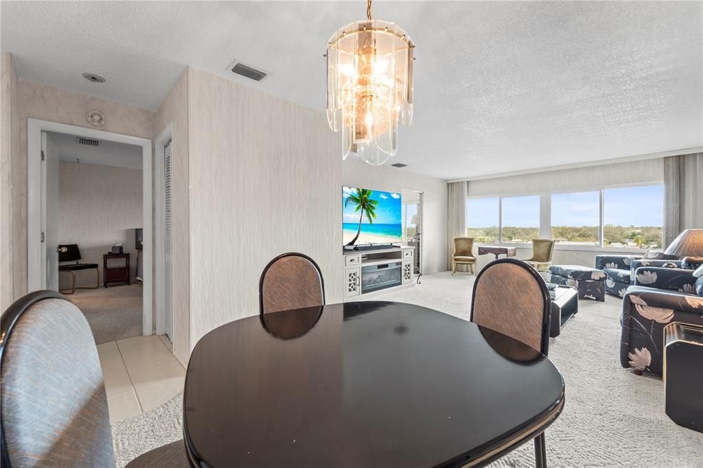 待售: $290,000 (1 贝兹, 2 浴室, 1050 平方英尺)