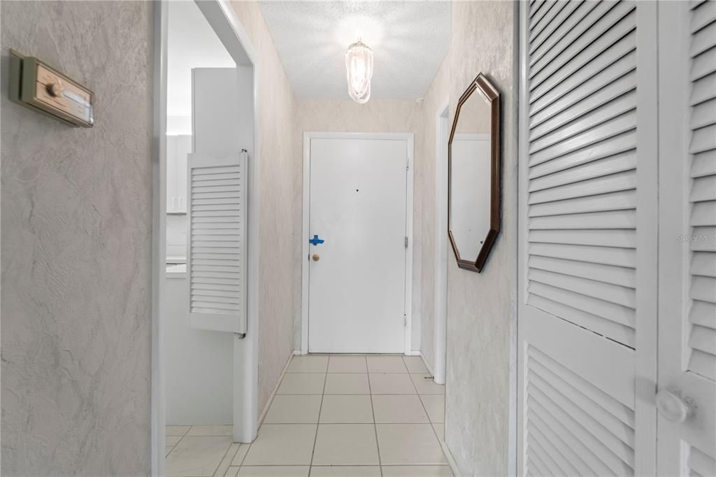 待售: $290,000 (1 贝兹, 2 浴室, 1050 平方英尺)