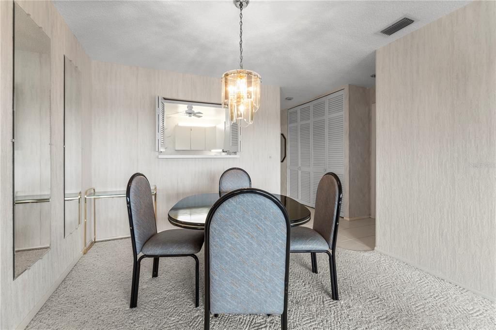 待售: $290,000 (1 贝兹, 2 浴室, 1050 平方英尺)