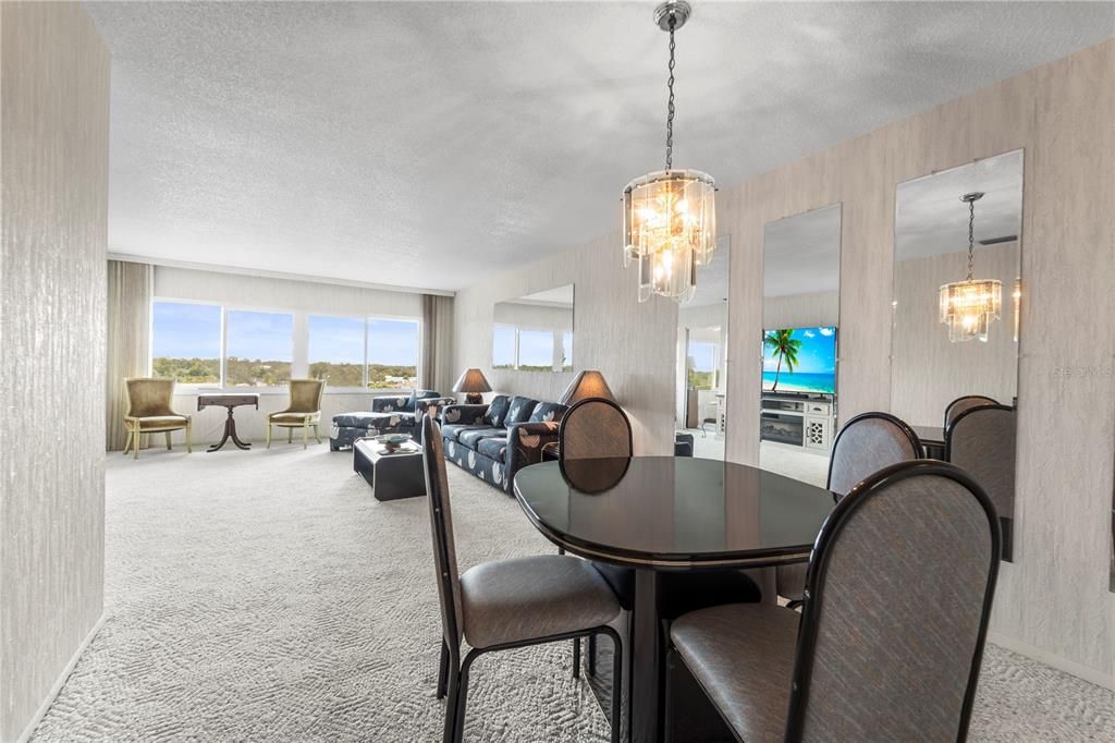 待售: $290,000 (1 贝兹, 2 浴室, 1050 平方英尺)