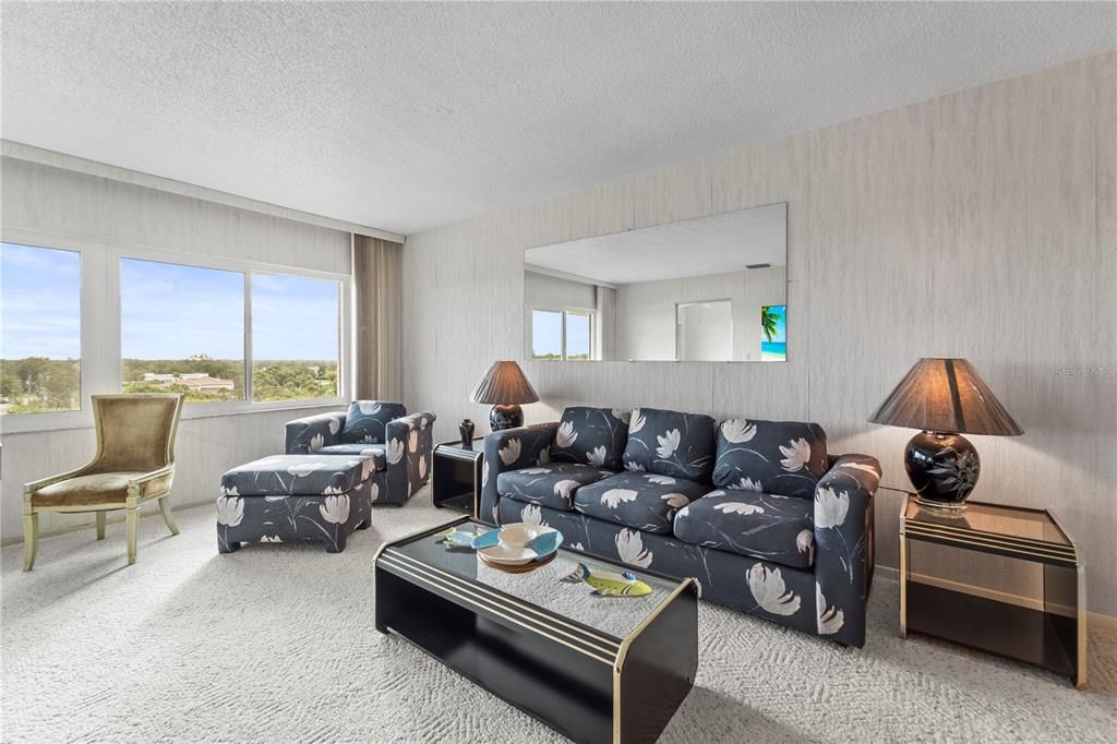 待售: $290,000 (1 贝兹, 2 浴室, 1050 平方英尺)