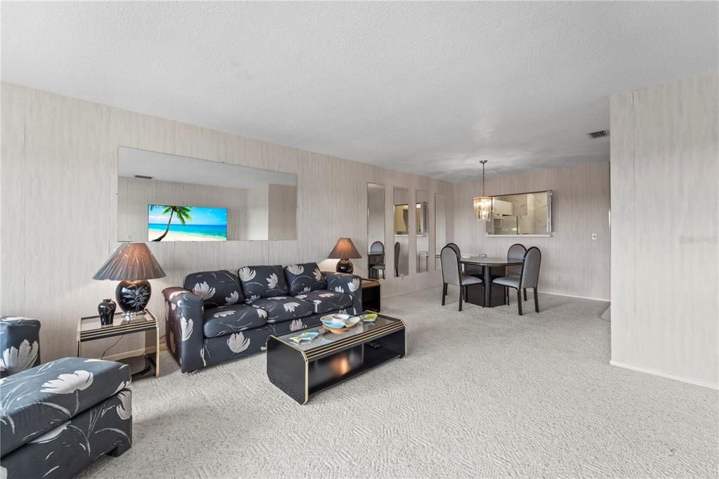 待售: $290,000 (1 贝兹, 2 浴室, 1050 平方英尺)