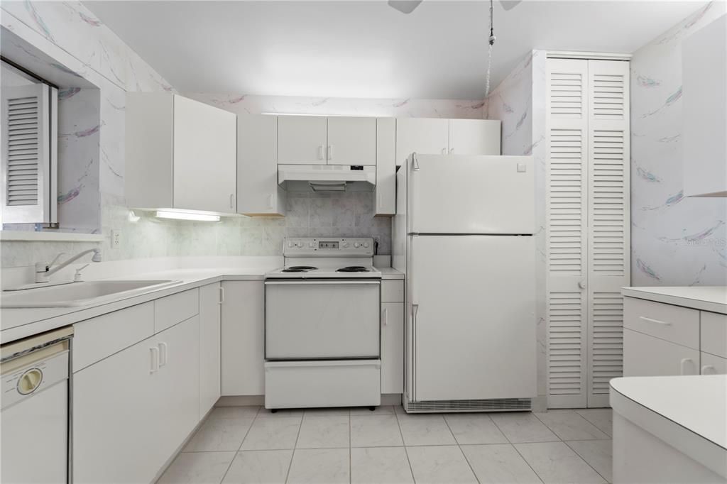 待售: $290,000 (1 贝兹, 2 浴室, 1050 平方英尺)