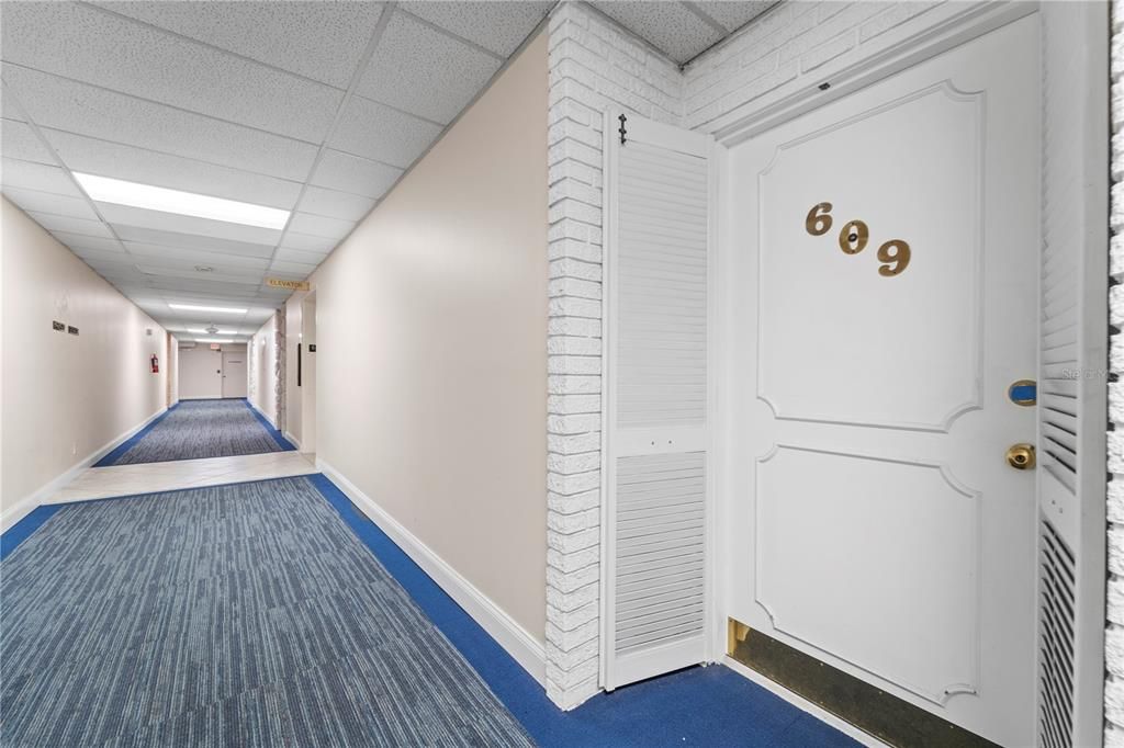 待售: $290,000 (1 贝兹, 2 浴室, 1050 平方英尺)