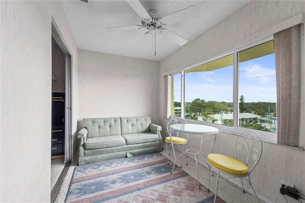 待售: $290,000 (1 贝兹, 2 浴室, 1050 平方英尺)