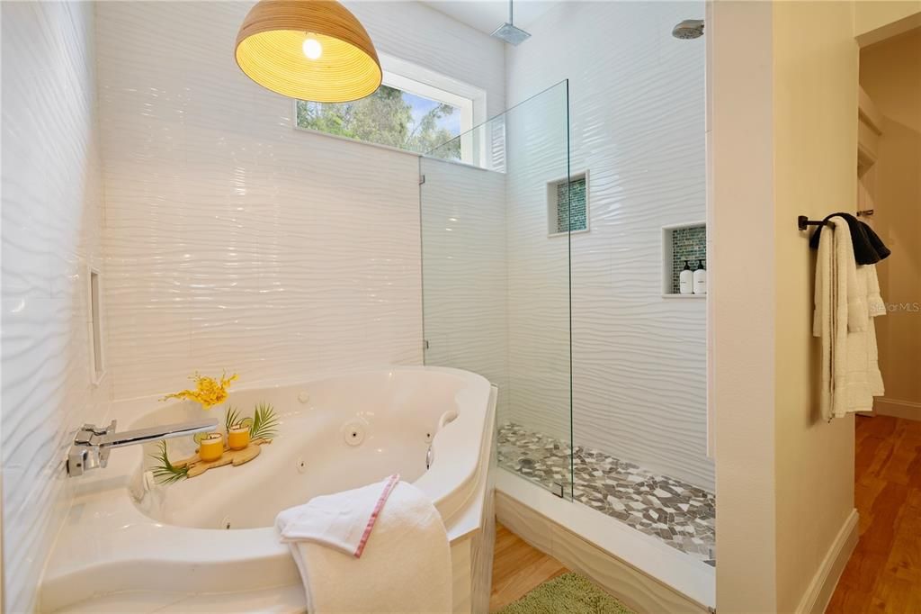 For Sale: $2,400,000 (5 beds, 3 baths, 2640 Square Feet)