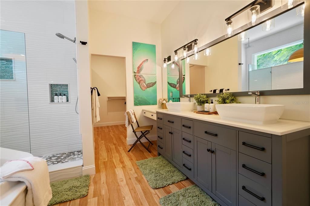 For Sale: $2,400,000 (5 beds, 3 baths, 2640 Square Feet)