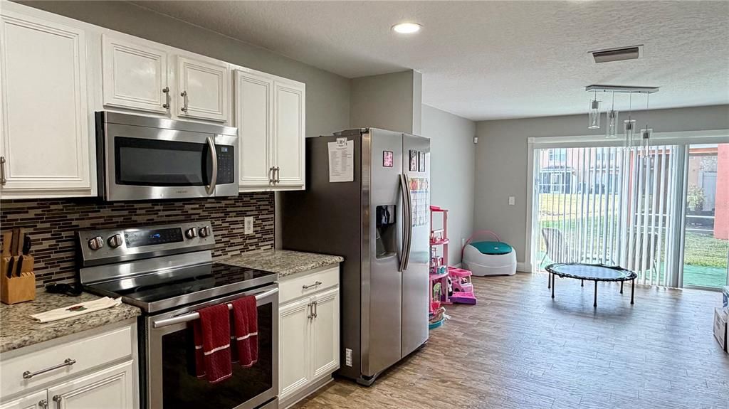 На продажу: $215,000 (2 спален, 2 ванн, 1254 Квадратных фут)