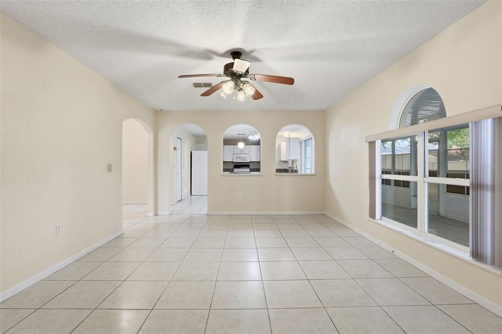 待售: $335,000 (4 贝兹, 2 浴室, 2144 平方英尺)