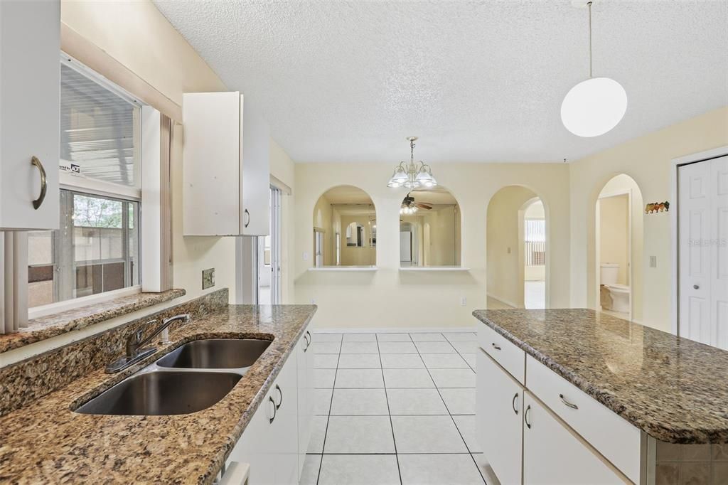 待售: $335,000 (4 贝兹, 2 浴室, 2144 平方英尺)