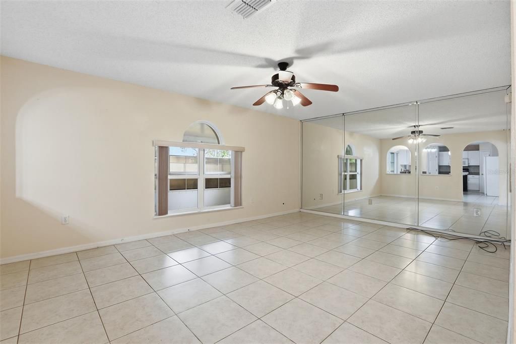 待售: $335,000 (4 贝兹, 2 浴室, 2144 平方英尺)