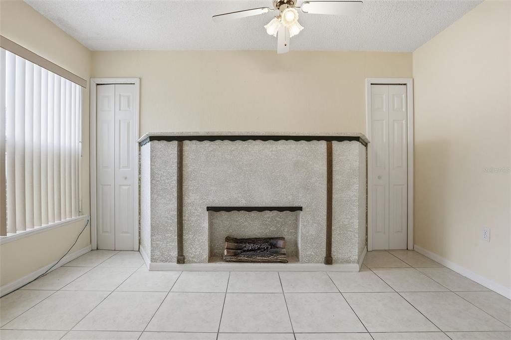 待售: $335,000 (4 贝兹, 2 浴室, 2144 平方英尺)