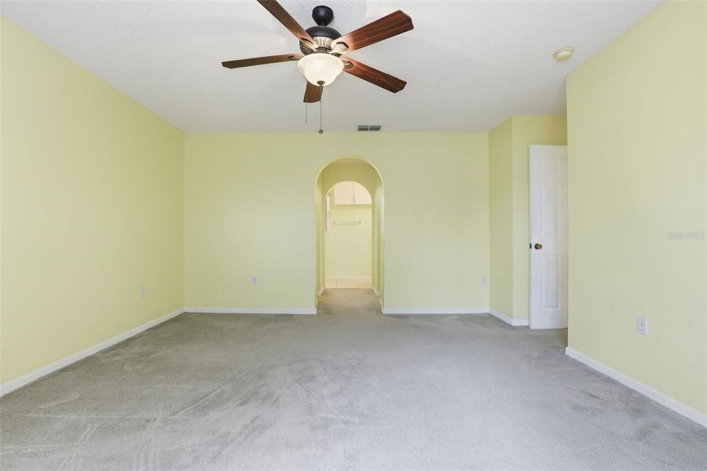 待售: $335,000 (4 贝兹, 2 浴室, 2144 平方英尺)