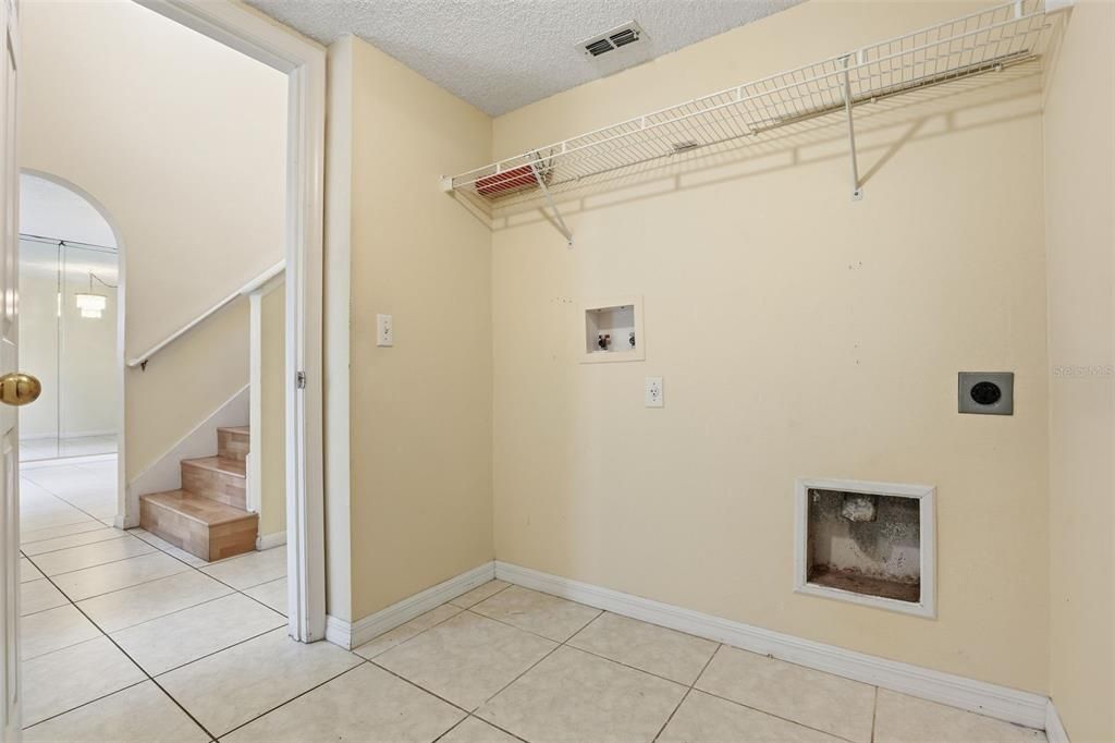 待售: $335,000 (4 贝兹, 2 浴室, 2144 平方英尺)