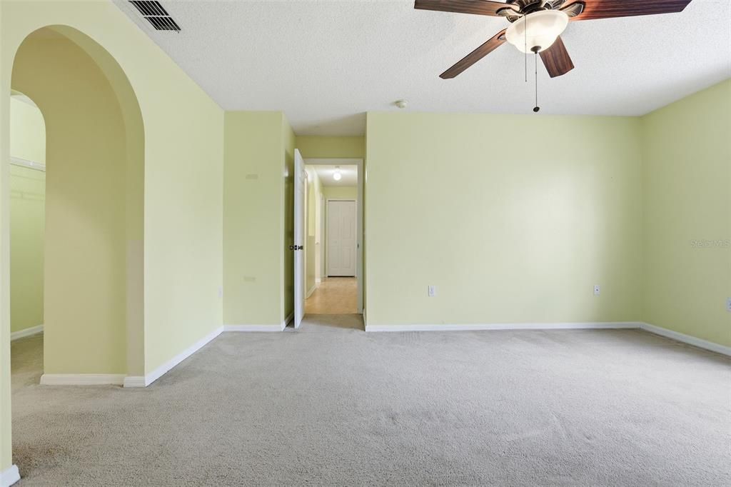 待售: $335,000 (4 贝兹, 2 浴室, 2144 平方英尺)