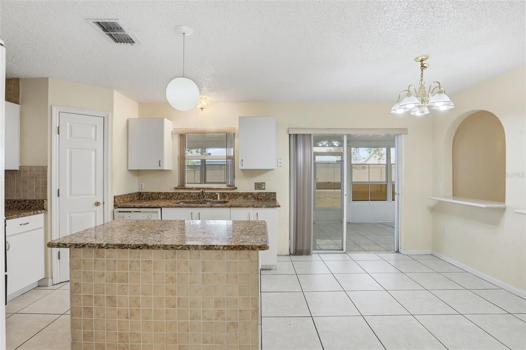 待售: $335,000 (4 贝兹, 2 浴室, 2144 平方英尺)