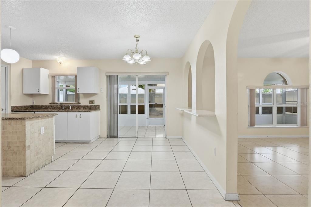 待售: $335,000 (4 贝兹, 2 浴室, 2144 平方英尺)