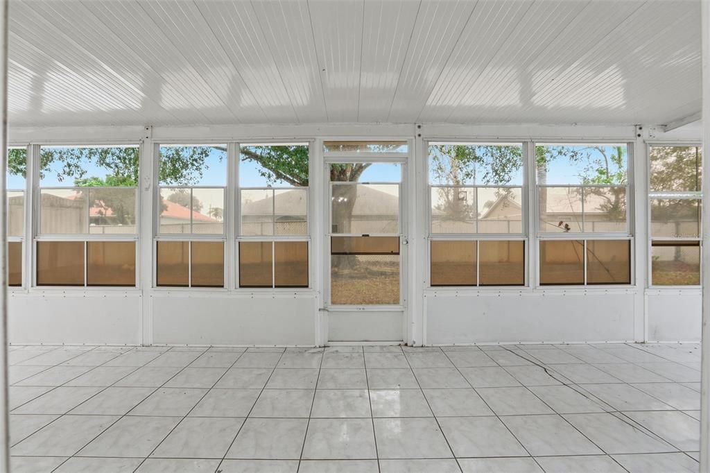 待售: $335,000 (4 贝兹, 2 浴室, 2144 平方英尺)