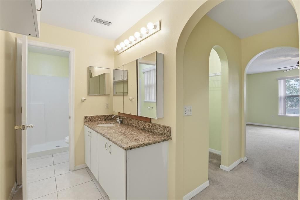 待售: $335,000 (4 贝兹, 2 浴室, 2144 平方英尺)