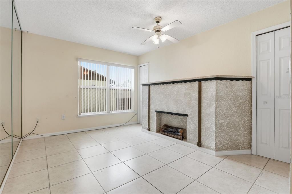 待售: $335,000 (4 贝兹, 2 浴室, 2144 平方英尺)