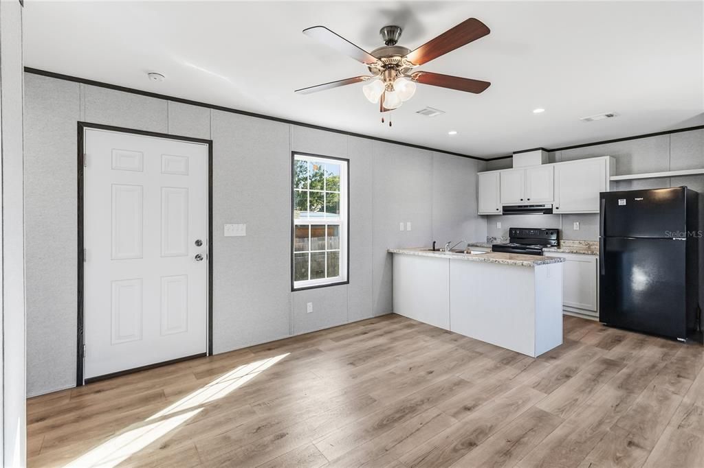 For Sale: $225,000 (2 beds, 2 baths, 750 Square Feet)