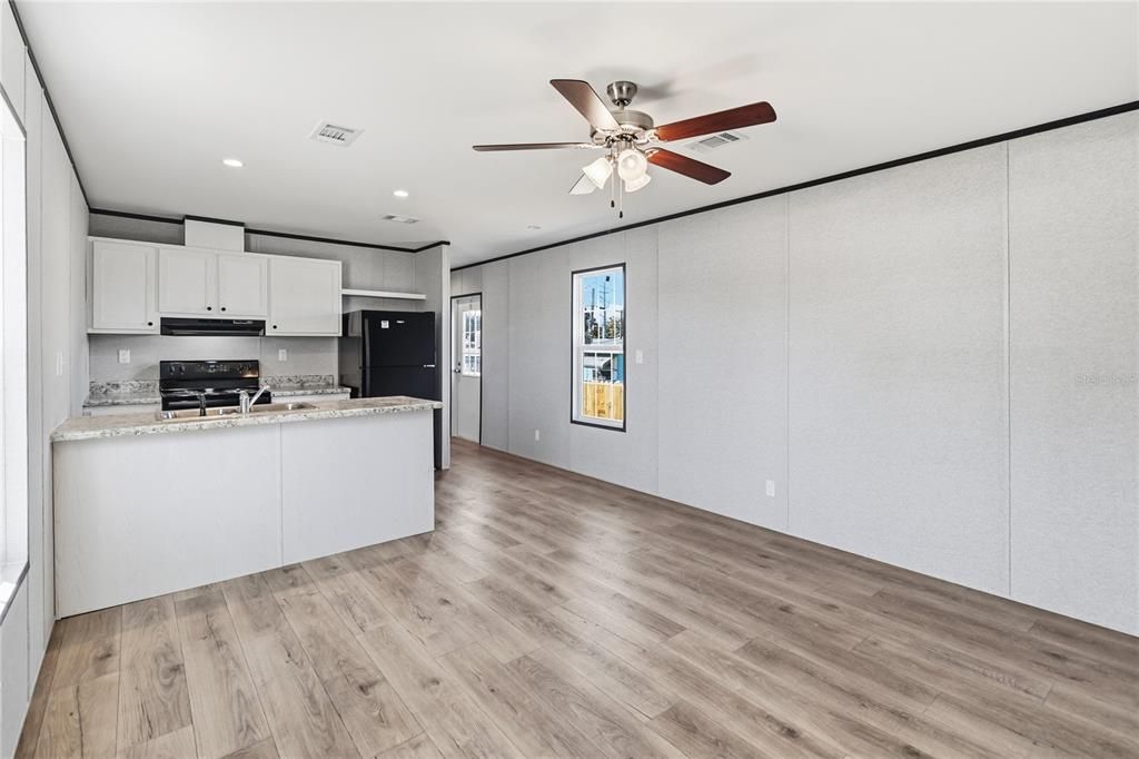 For Sale: $225,000 (2 beds, 2 baths, 750 Square Feet)