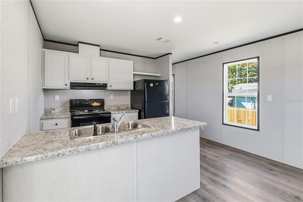 For Sale: $225,000 (2 beds, 2 baths, 750 Square Feet)