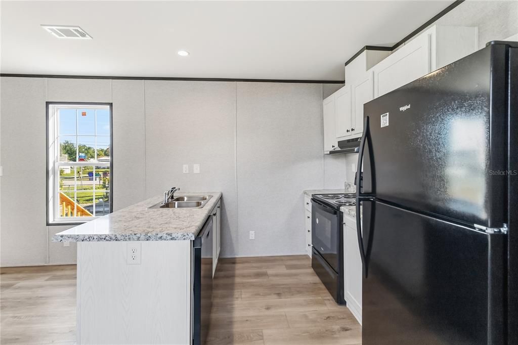 For Sale: $225,000 (2 beds, 2 baths, 750 Square Feet)