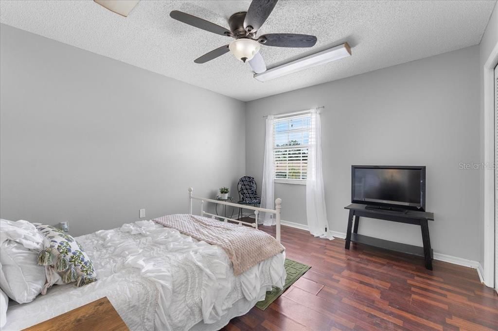 For Sale: $385,000 (4 beds, 2 baths, 1864 Square Feet)