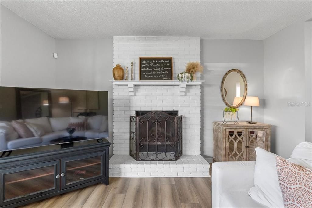 For Sale: $385,000 (4 beds, 2 baths, 1864 Square Feet)