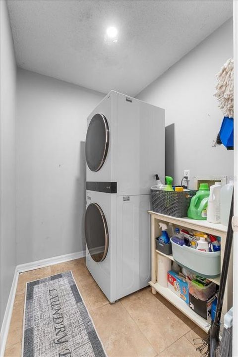 For Sale: $385,000 (4 beds, 2 baths, 1864 Square Feet)