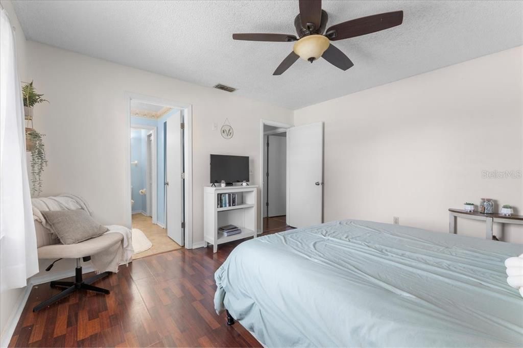 For Sale: $385,000 (4 beds, 2 baths, 1864 Square Feet)