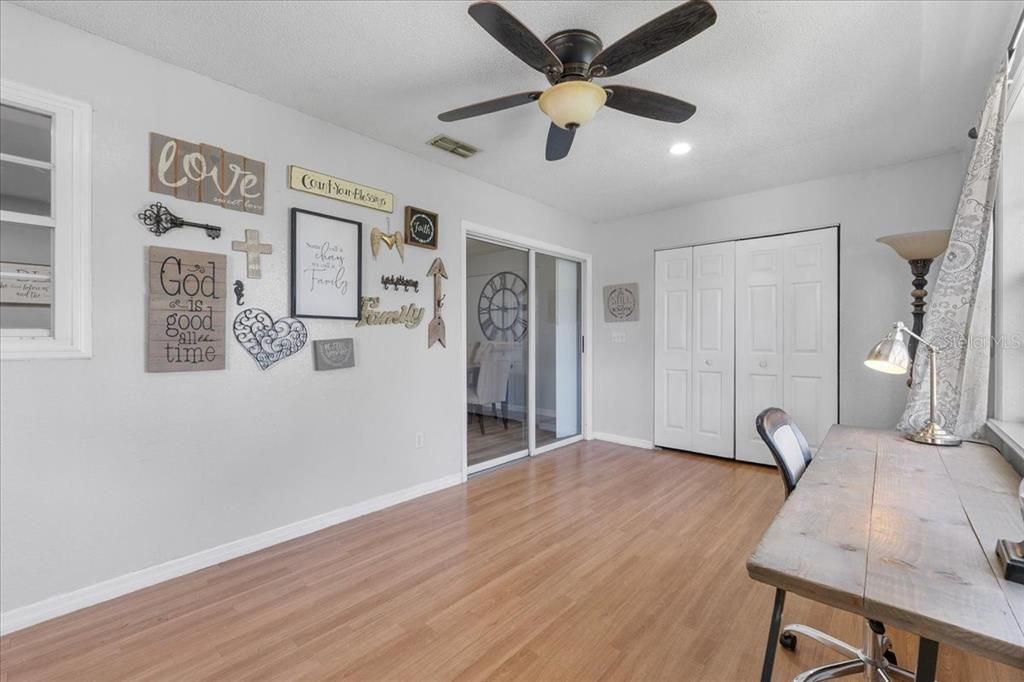 For Sale: $385,000 (4 beds, 2 baths, 1864 Square Feet)