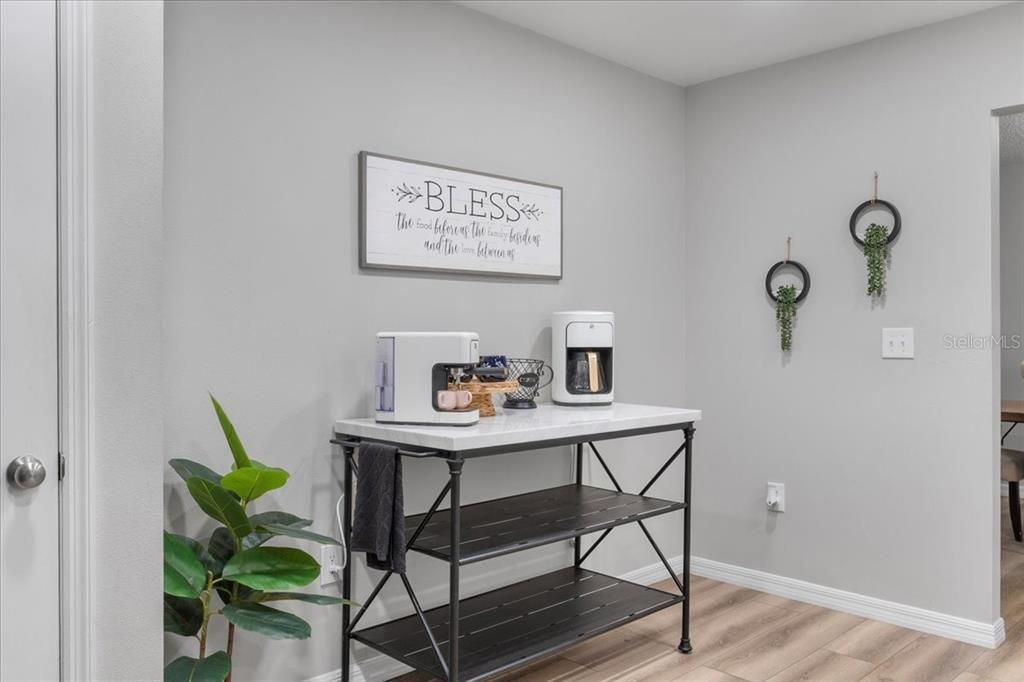 For Sale: $385,000 (4 beds, 2 baths, 1864 Square Feet)